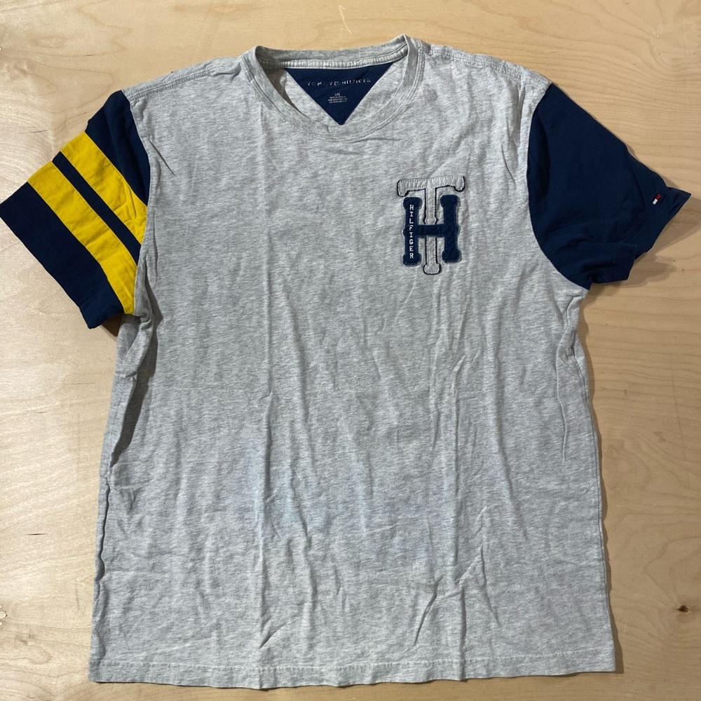 Tommy Hilfiger Gray and Navy Tee with Yellow Stripes Large (EY)
